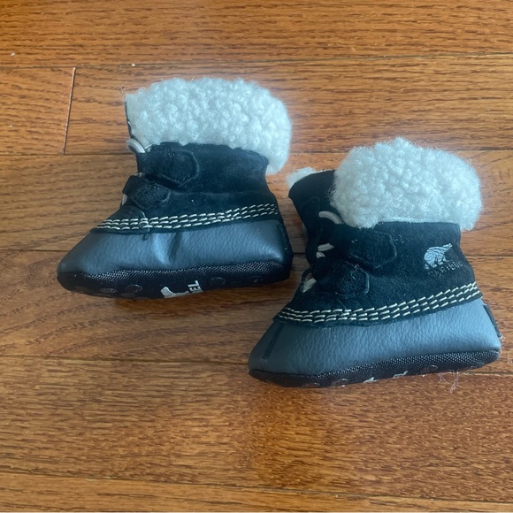 Sorel Caribootie Baby Black Shearling Crib Shoes Newborn Infant Winter - Picture 1 of 6
